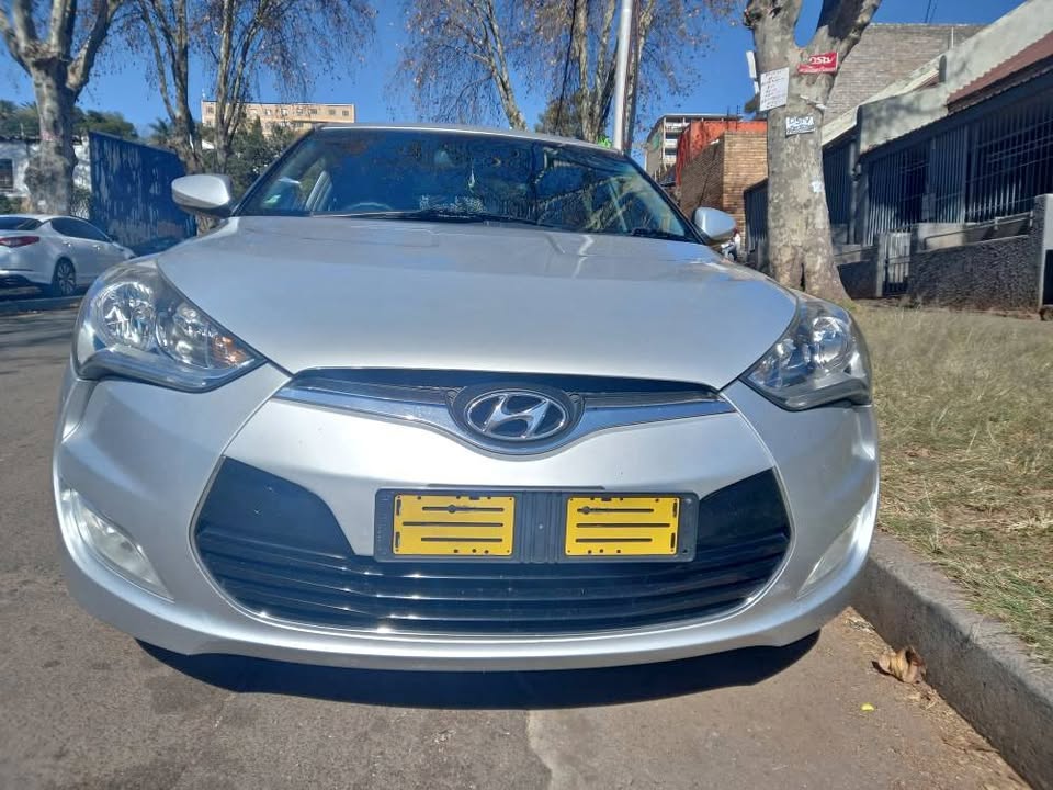 2013 Hyundai Veloster 1.6 Petrol, Automatic, Silver, . Leather seat. Reverse Cam.