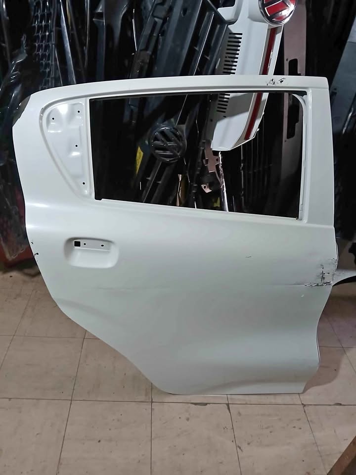 Suzuki celerio door - Private Seller Suzuki celerio door - Private Seller