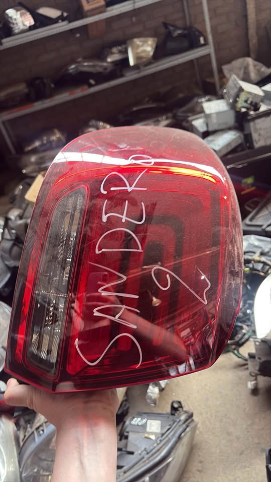 Renault Sandero 2 taillights - Private Seller