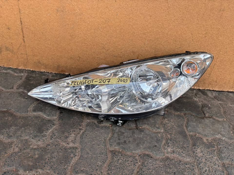 2005 Peugeot 207 Headlights - Private Seller 2005 Peugeot 207 Headlights - Private Seller