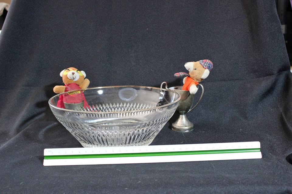 VINTAGE MEDIUM CUT GLASS SALAD BOWL WITH GOLD RIM OWL