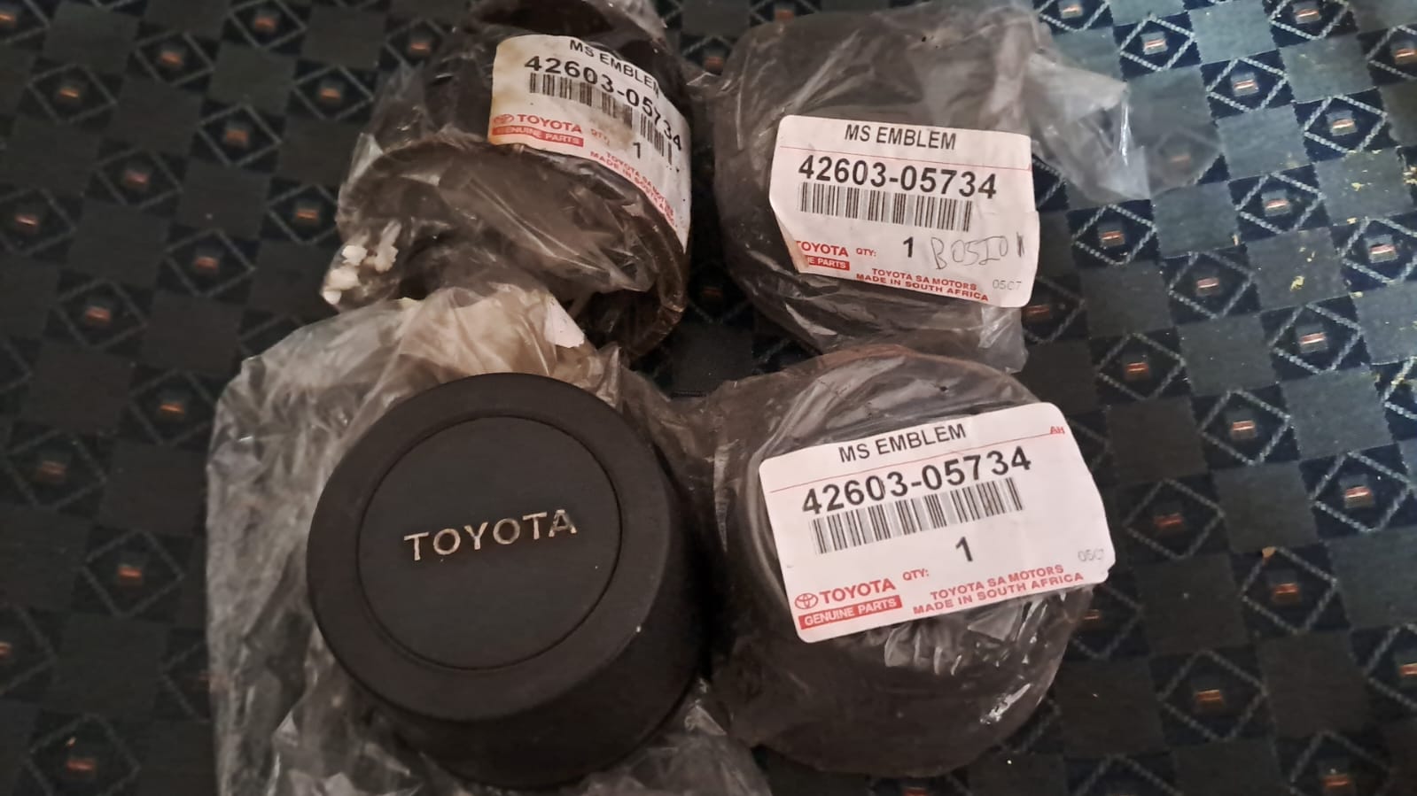 Toyota universal emblem rim caps - Private Seller Toyota universal emblem rim caps - Private Seller