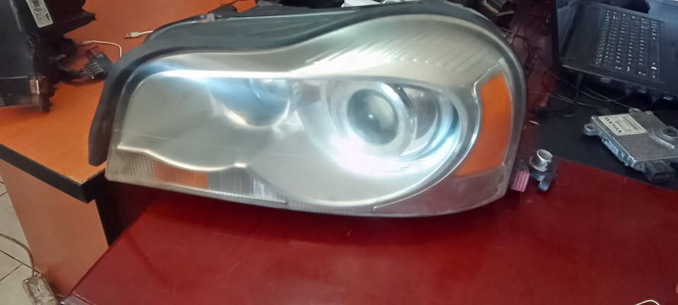 Volvo XC90 2010 Headlights For Sale - Private Seller Volvo XC90 2010 Headlights For Sale - Private Seller