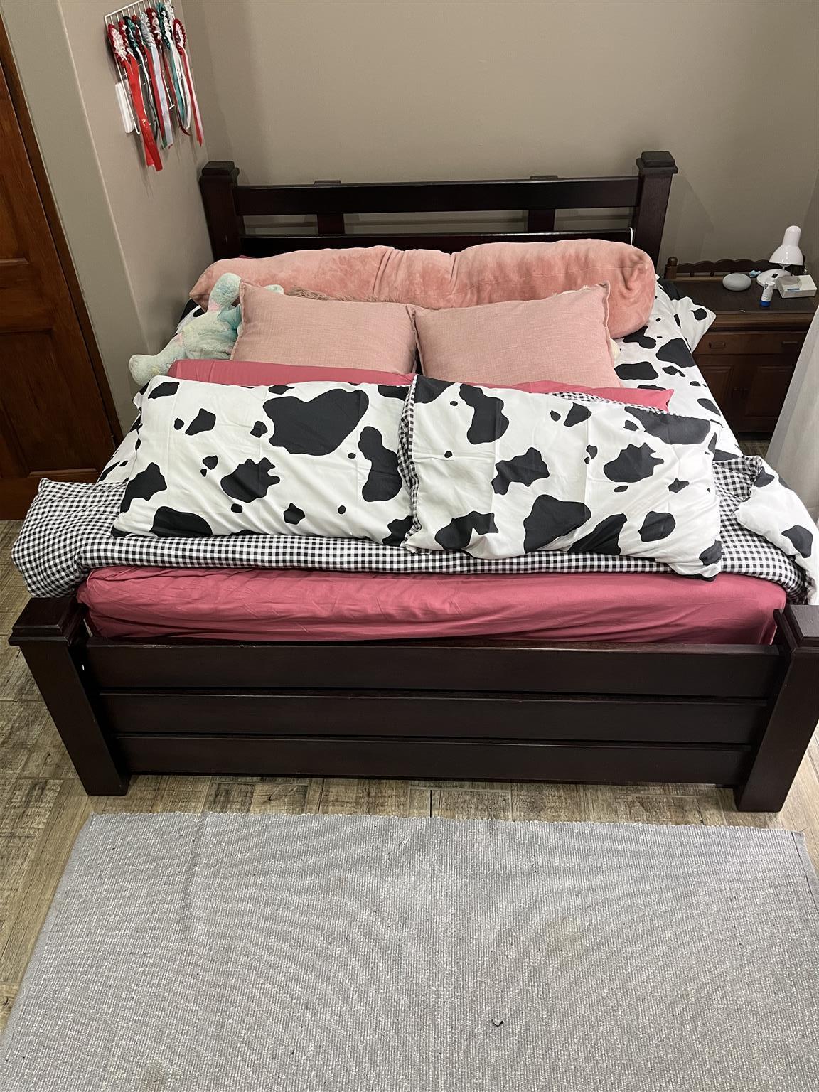 Solid wood queen size bed with mattress Solid wood queen size bed with mattress