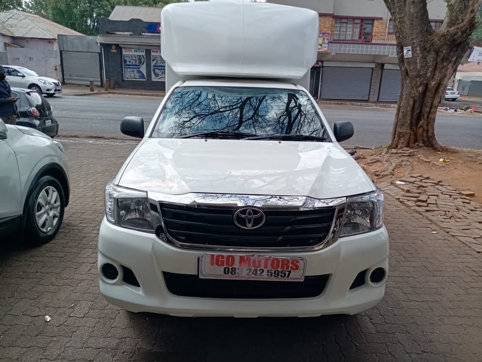 Used Toyota Hilux 2.7 single cab S - Private Seller Used Toyota Hilux 2.7 single cab S - Private Seller