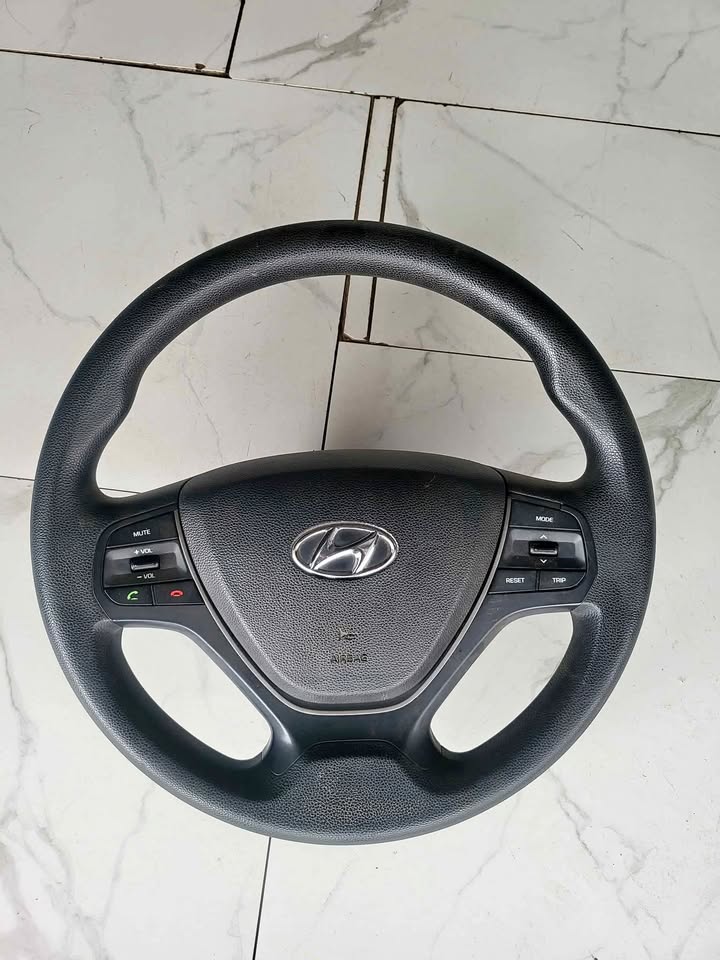 Hyundai i20 grand original steering airbag for sale. Hyundai i20 grand original steering airbag for sale.