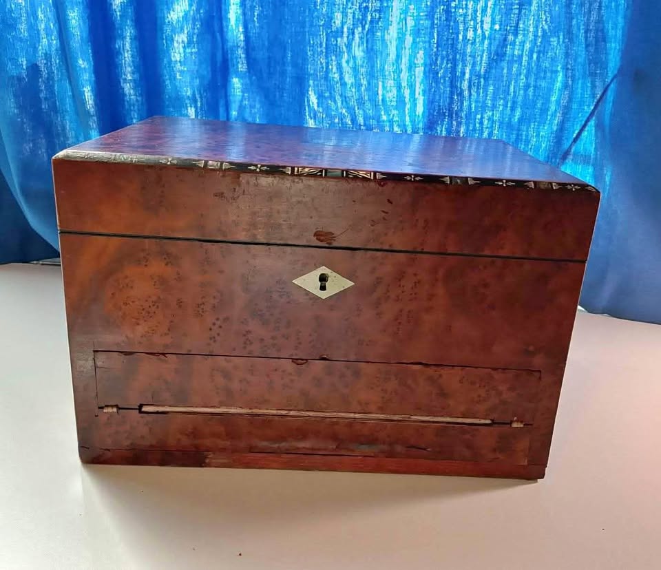 MID 19TH CENTURY JEWELLERY BOX