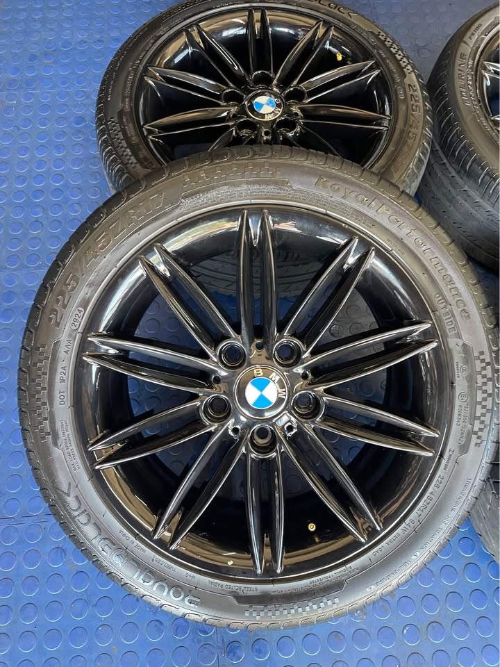 17 INCH BMW M-SPORT ORIGINAL DESIGN RIM SET WITH TYRES PRE-OWNED - Private Seller 17 INCH BMW M-SPORT ORIGINAL DESIGN RIM SET WITH TYRES PRE-OWNED - Private Seller