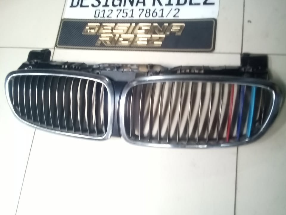 BMW E65/E66/E67 7 SERIES KIDNEY GRILL - Private Seller BMW E65/E66/E67 7 SERIES KIDNEY GRILL - Private Seller