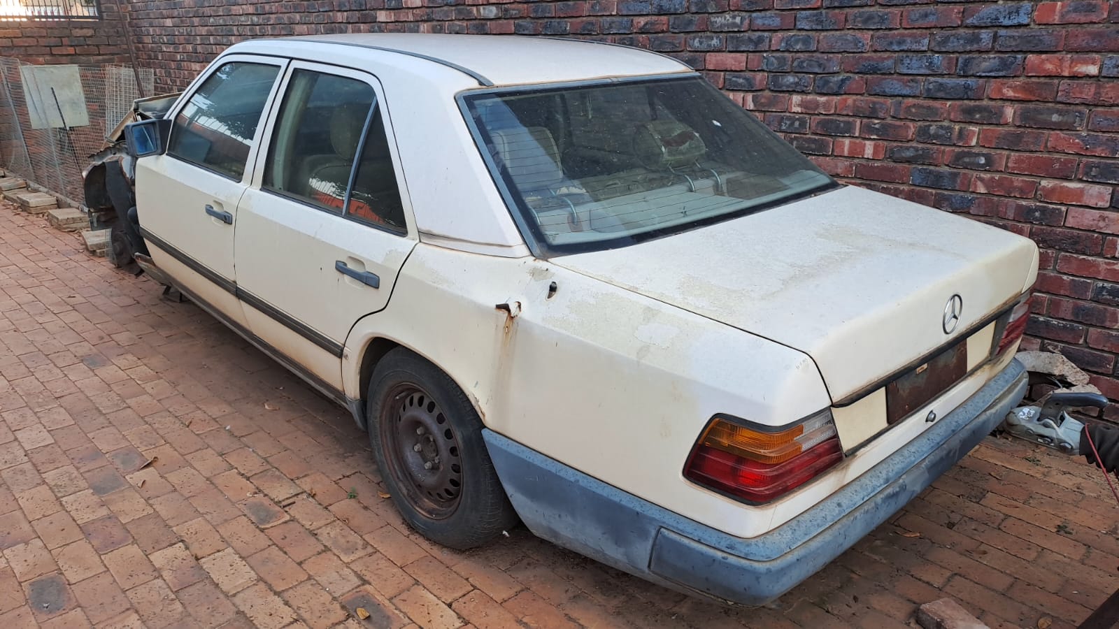 Mercedes 300E Shape Body - Private Seller