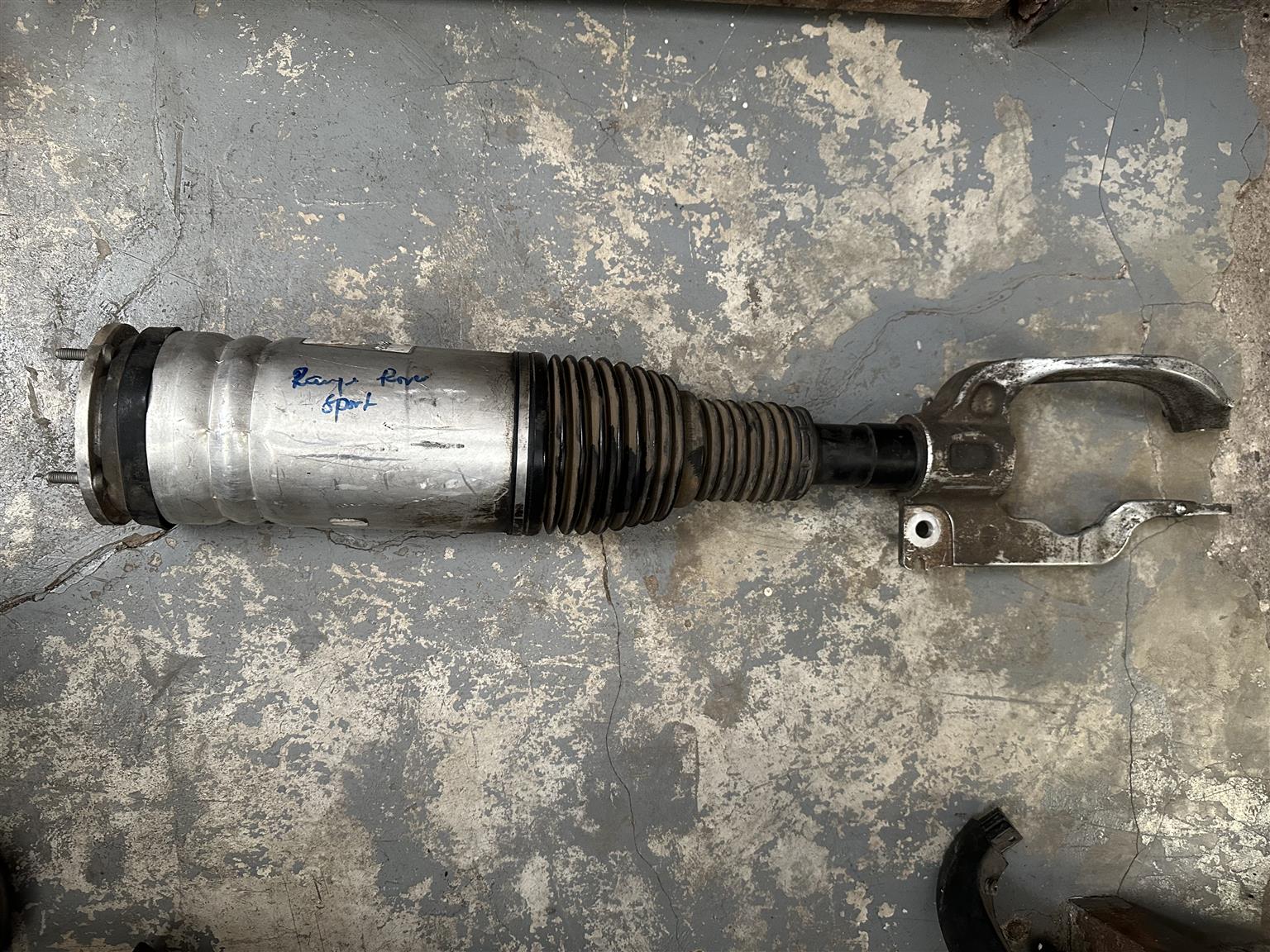 Range Rover Sport Front Shock Absober - Private Seller Range Rover Sport Front Shock Absober - Private Seller