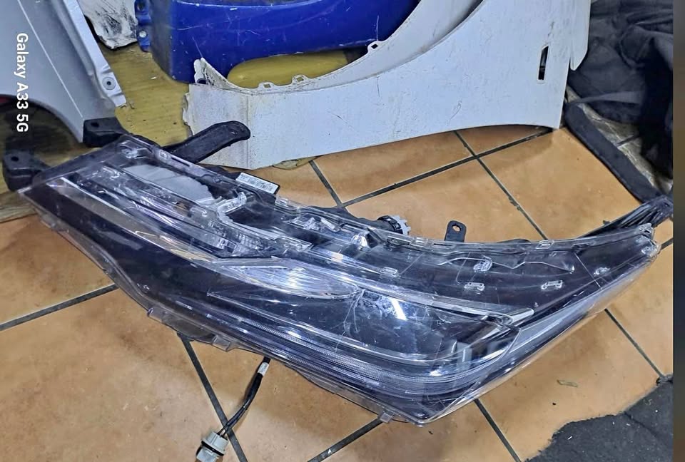 Toyota Corolla headlight - Private Seller Toyota Corolla headlight - Private Seller