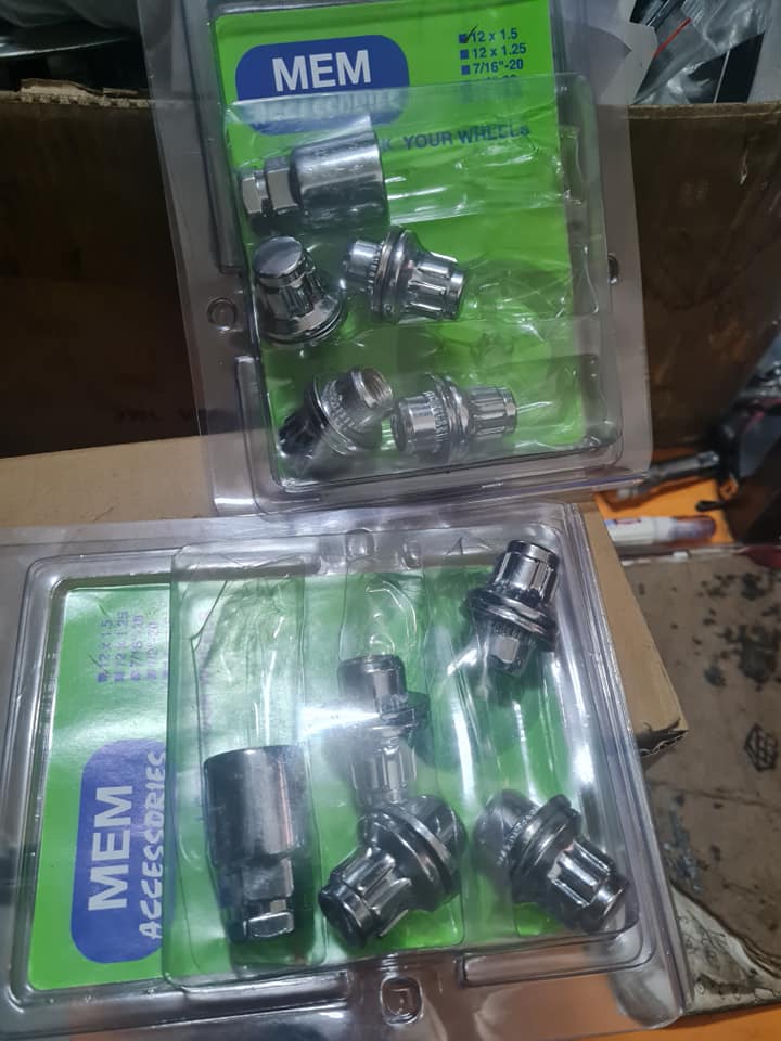 Toyota Hilux Gd6 Lock nuts each  packet - Private Seller
