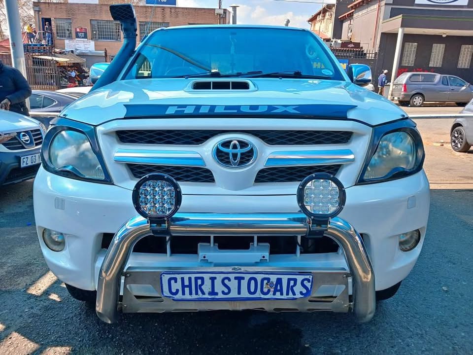 2008 model Toyota Hilux canopy Doubel 4×4 Manuel Transmission petrol 3.0 engine capacity