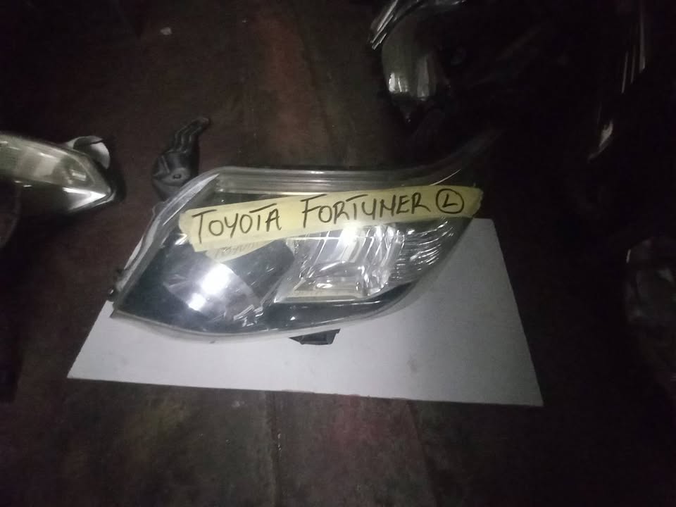 TOYOTA FORTUNER HEADLIGHT LEFT HAND SIDE - Private Seller TOYOTA FORTUNER HEADLIGHT LEFT HAND SIDE - Private Seller