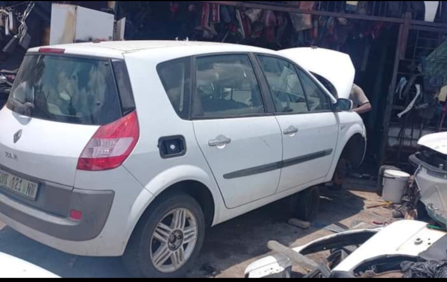 Renault scenic 2ltr 16v 2005 stripping