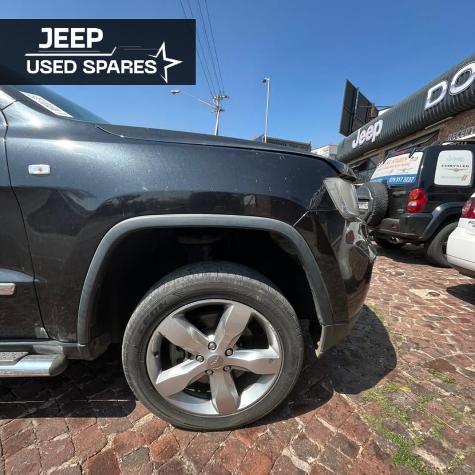 Stripping for spares Jeep Grand Cherokee 3.6 Wk2 - Call: - Private Seller
