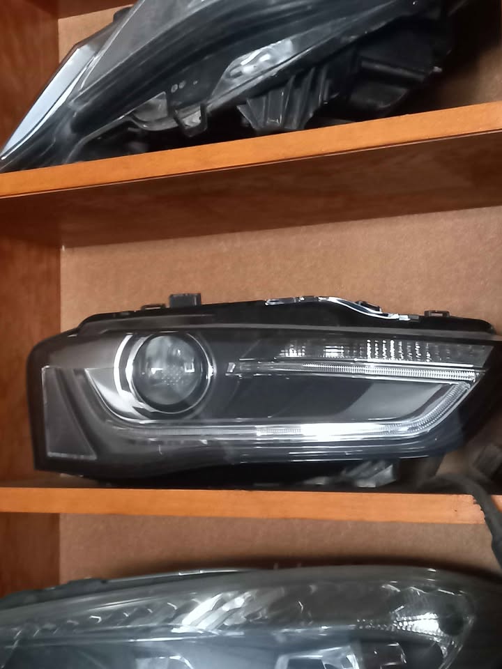 Audi A4 B8 right side headlight - Private Seller Audi A4 B8 right side headlight - Private Seller