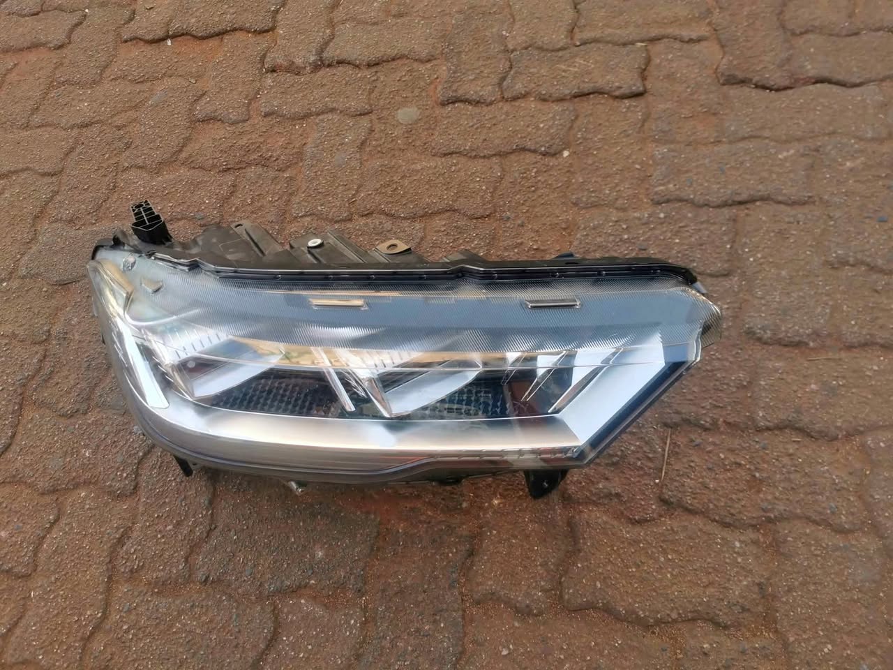 Haval H6 right headlight - Private Seller Haval H6 right headlight - Private Seller