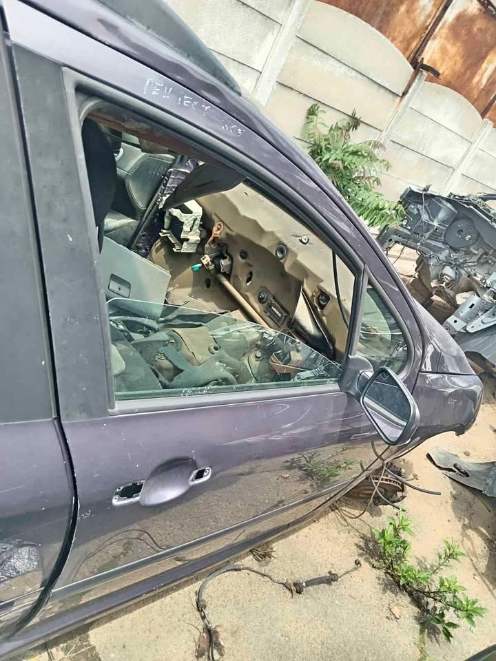Peugeot 307 station wagon right front door - Private Seller Peugeot 307 station wagon right front door - Private Seller