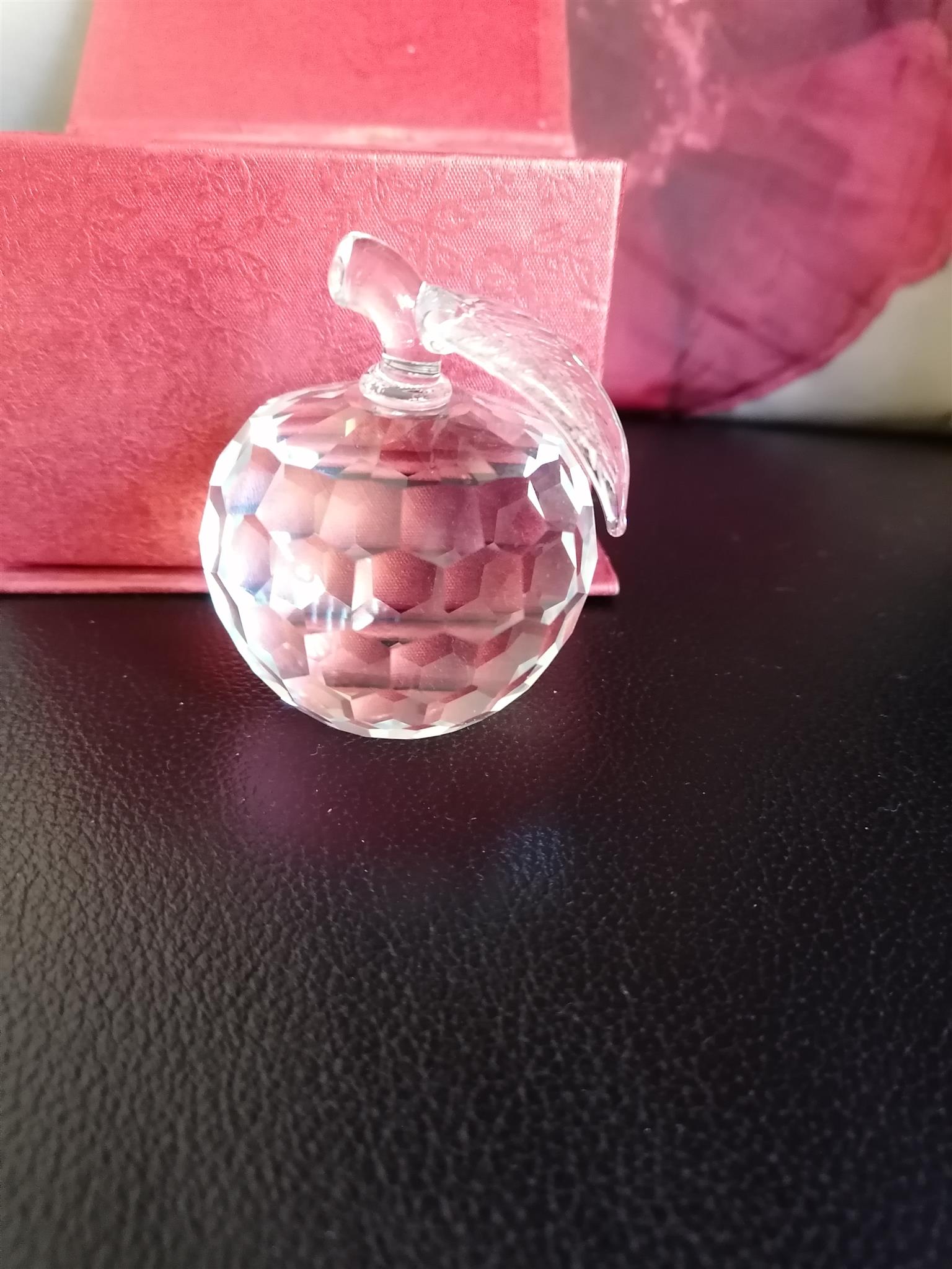 Crystal Paper weight – Apple shaped Crystal Paper weight – Apple shaped