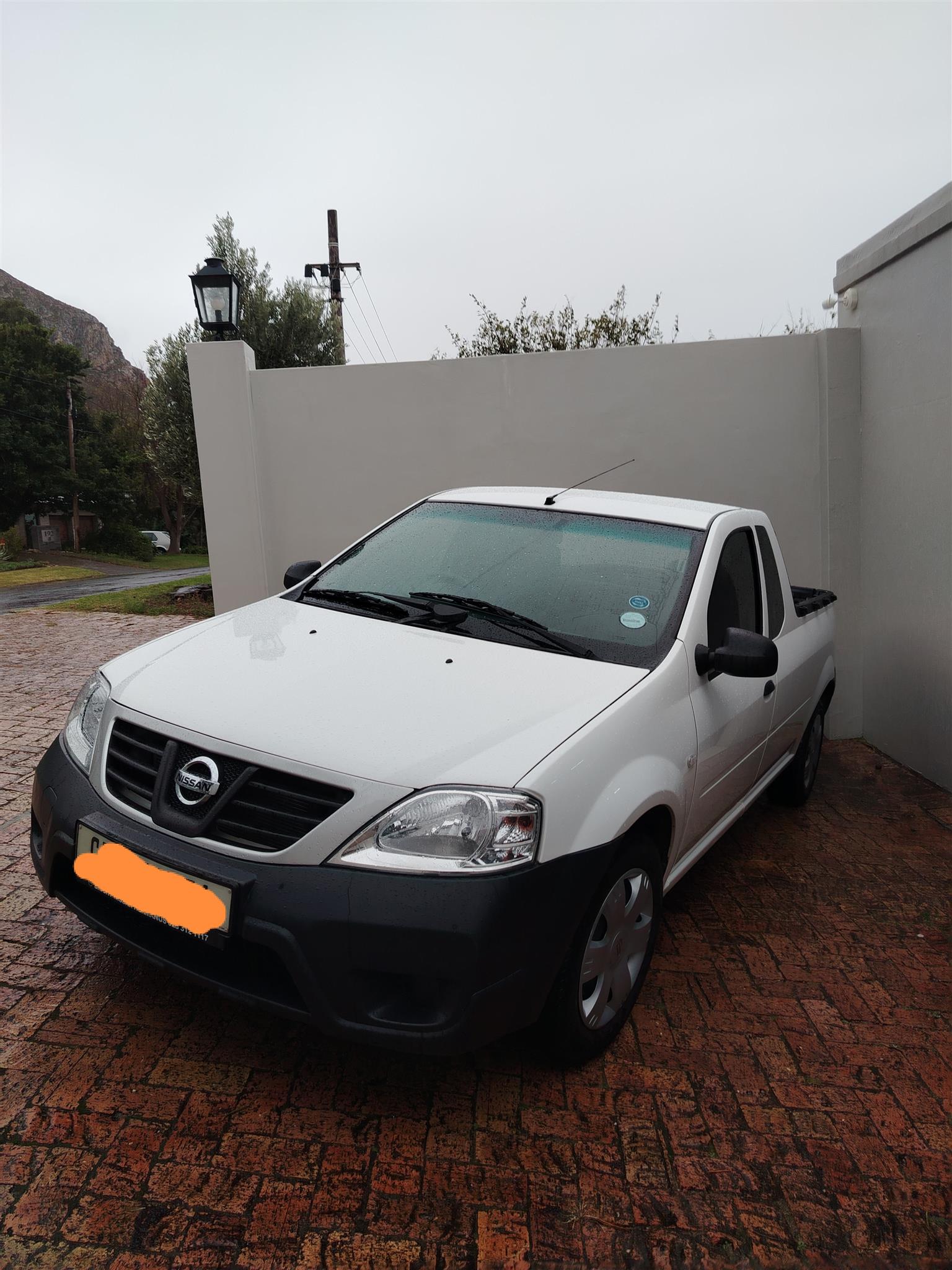 Nissan Np200 bakkie 1.6 safety pack