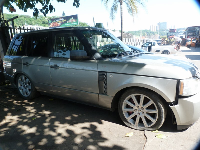 Land Rover Range Rover SE 5.0 V8 AT Silver - 2011 STRIPPING FOR SPARES - Private Seller Land Rover Range Rover SE 5.0 V8 AT Silver - 2011 STRIPPING FOR SPARES - Private Seller