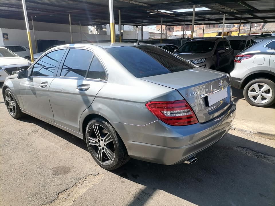 2014 Mercedes Benz C200 Automatic and leather seat Service book and spare key