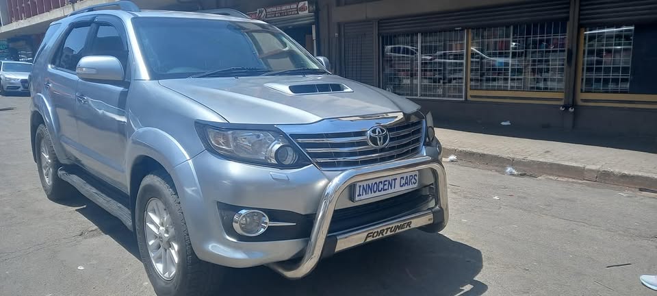 2015 TOYOTA FORTUNER 3.0 D4D AUTOMATIC, SILVER GOLD COLOR, MILEAGE