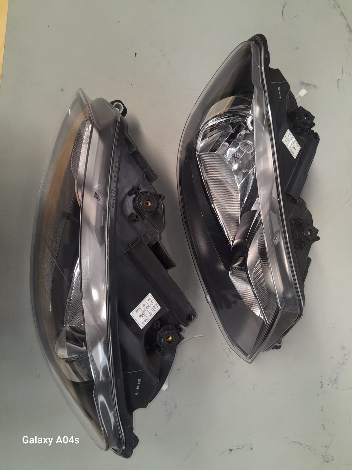 VW CADDY MK3 BOTH FRONT HEADLIGHT 2010-2014 FOR SALE - Private Seller VW CADDY MK3 BOTH FRONT HEADLIGHT 2010-2014 FOR SALE - Private Seller