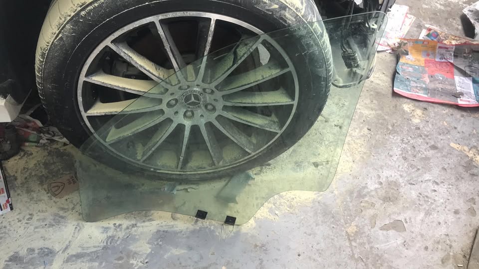 NP200 Door window
