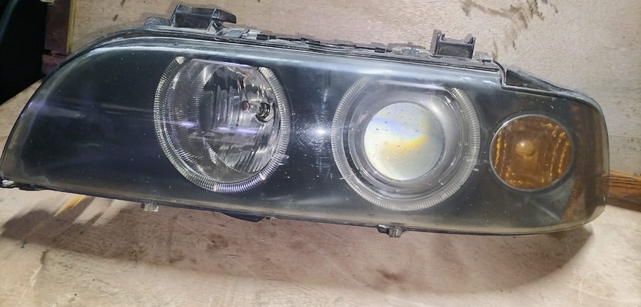 BMW 525i E39 Headlight used for Sale - Private Seller BMW 525i E39 Headlight used for Sale - Private Seller