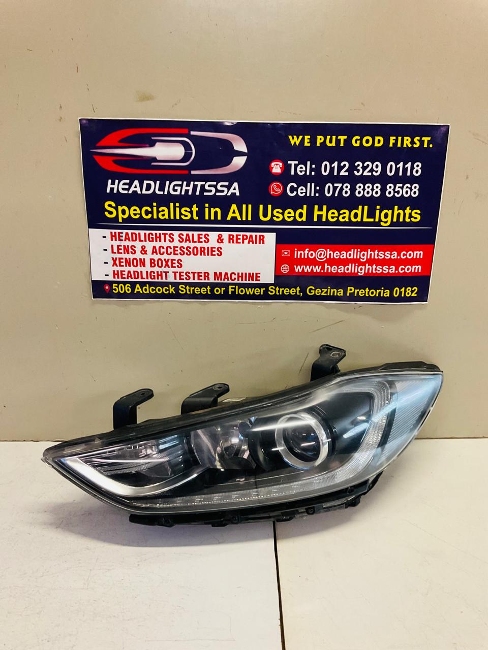 Hyundai Elantra left side halogen headlight (2017-) - Private Seller Hyundai Elantra left side halogen headlight (2017-) - Private Seller