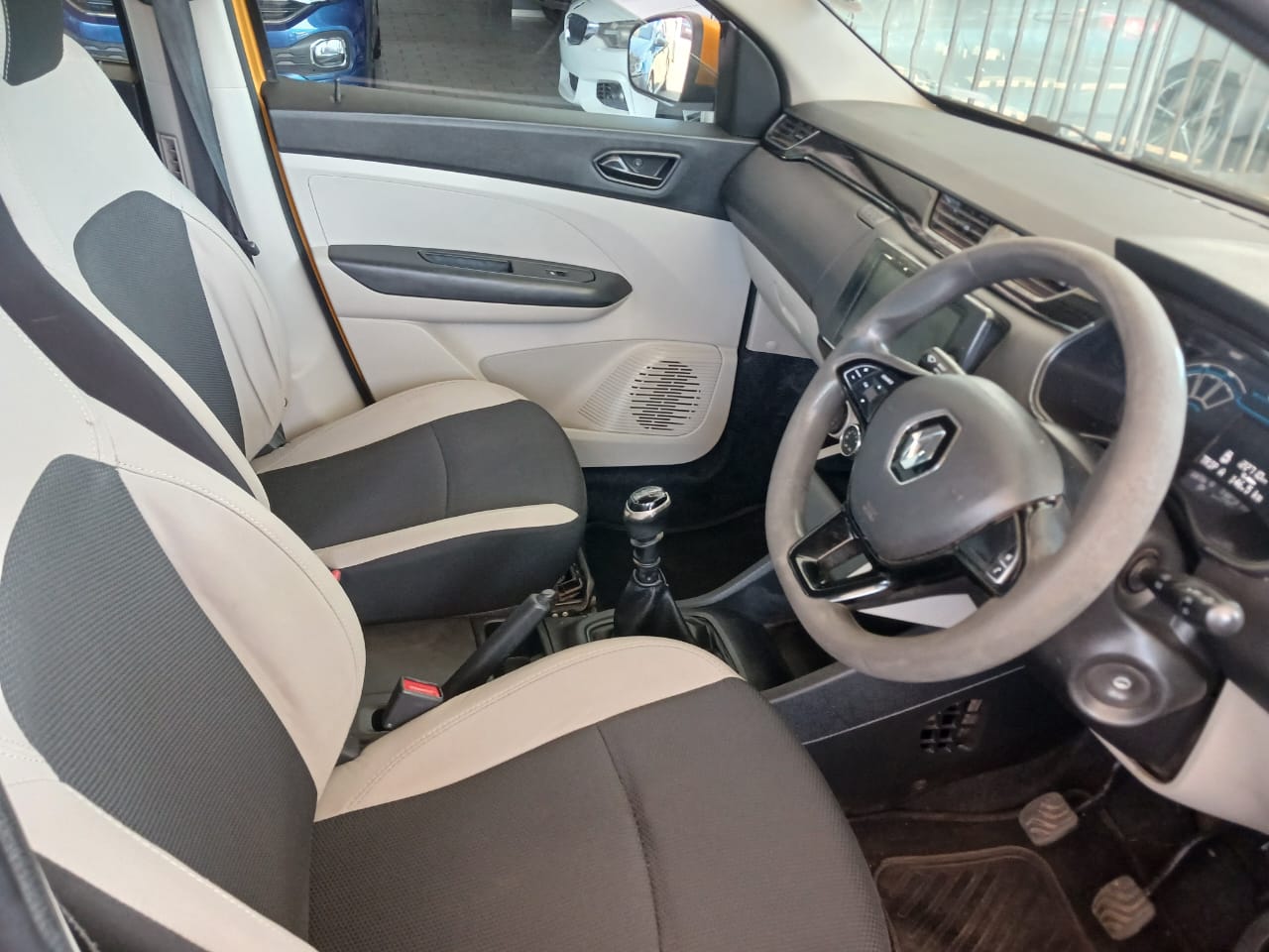 2021 RENAULT TRIBER 1.0 7SEATER Transmission: Manual Mileage: 22000kmPetrol