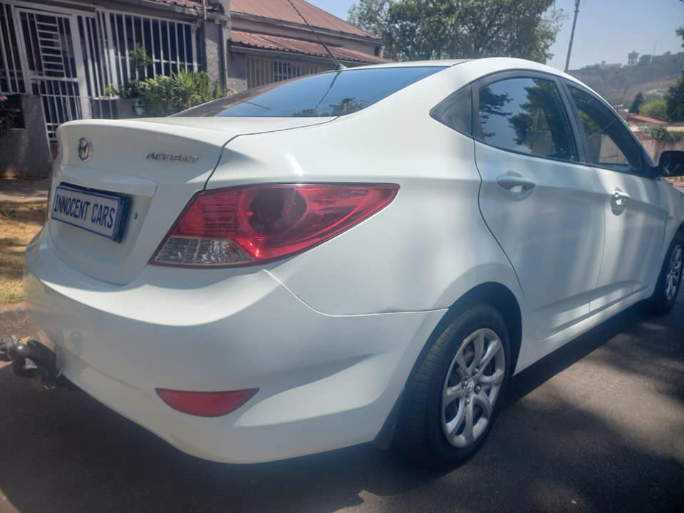 2012 HYUNDAI ACCENT SEDAN 1.6 PETROL, MANUAL, WHITE COLOR, MILEAGE 90000KMS