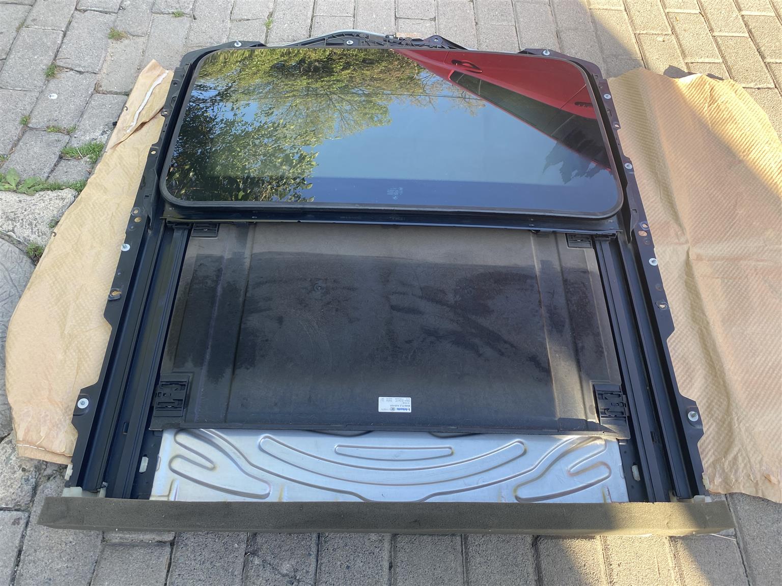 2012 BMW 3 SERIES E90 COMPLETE SUNROOF FOR SALE. IN PRISTINE CONDITION 2012 BMW 3 SERIES E90 COMPLETE SUNROOF FOR SALE. IN PRISTINE CONDITION