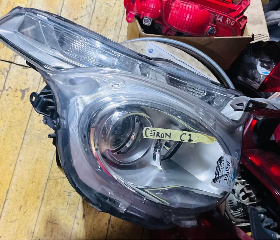 Citroen C1 headlight - Private Seller Citroen C1 headlight - Private Seller