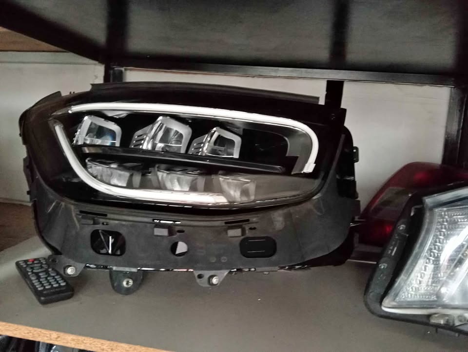 Mercedes Benz GLC W253 Facelift Headlight Used Auto Body Spare Parts at Sema - Private Seller Mercedes Benz GLC W253 Facelift Headlight Used Auto Body Spare Parts at Sema - Private Seller