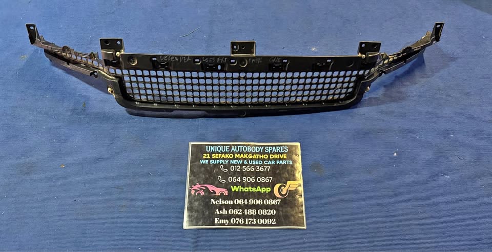 Land Rover Defender Front Bumper Grill - Private Seller Land Rover Defender Front Bumper Grill - Private Seller