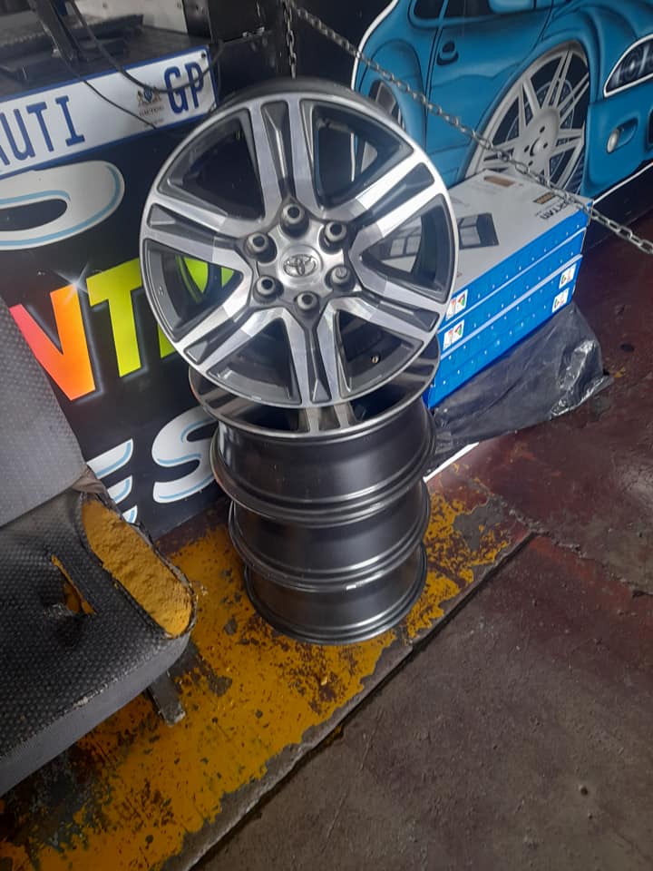 Toyota hilux or fortuner size 17 Mag wheels for sale - Private Seller