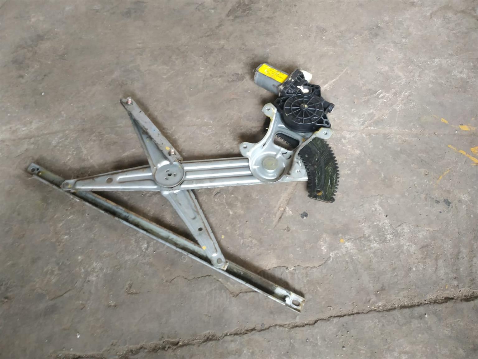 2018 Onwards Nissan Almera power window mechanism left front door for sale - Private Seller
