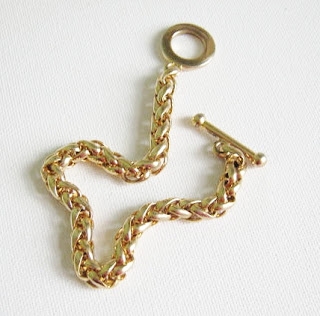 We Buy that long-forgotten old or broken Jewellery. Walk-in for best of