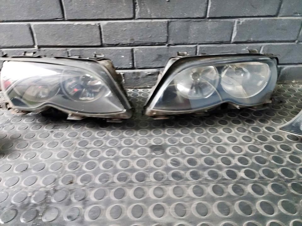 BMW E46 HEADLIGHT - ORIGINAL - Private Seller