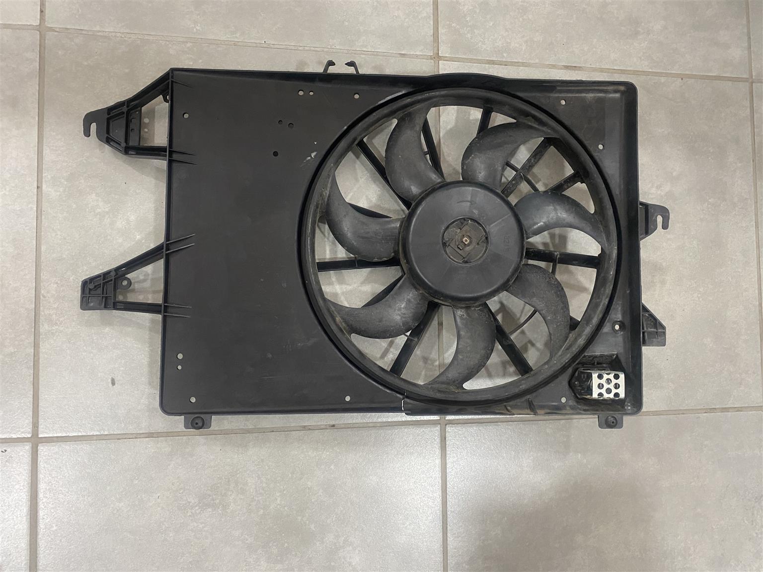 2005 FORD MONDEO RADIATOR FAN FOR SALE. IN EXCELLENT CONDITION - Private Seller