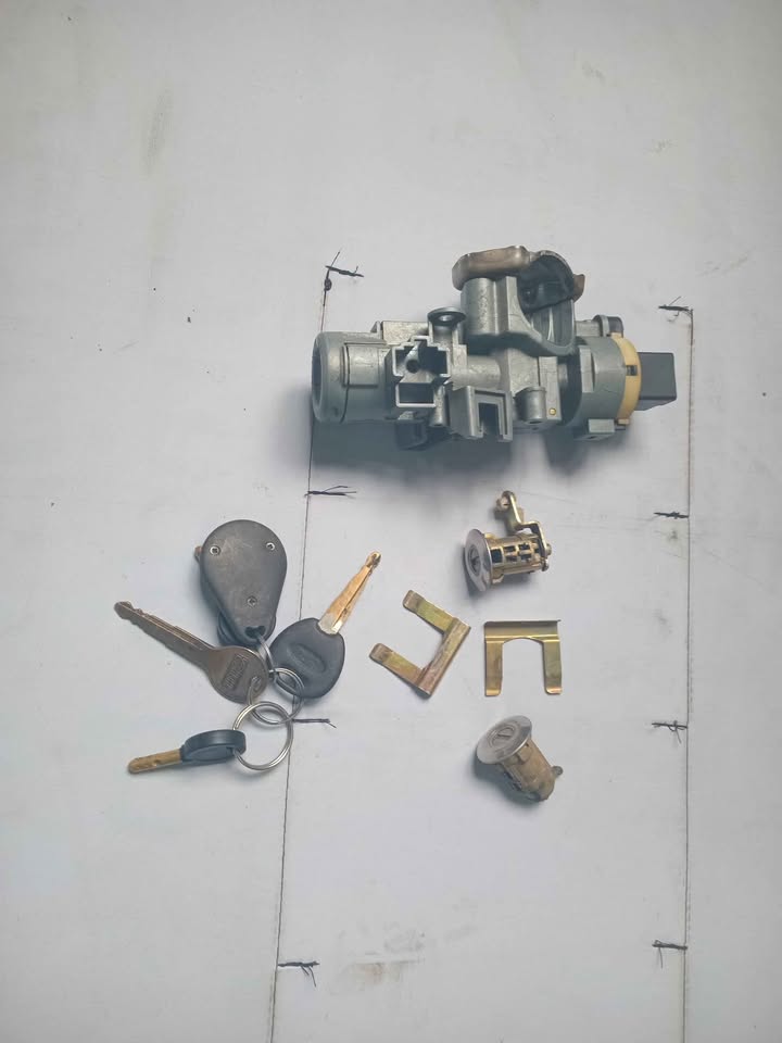 2003 up ford ranger Wl 2.5 lock set for sale WhatsApp or cell - Private Seller