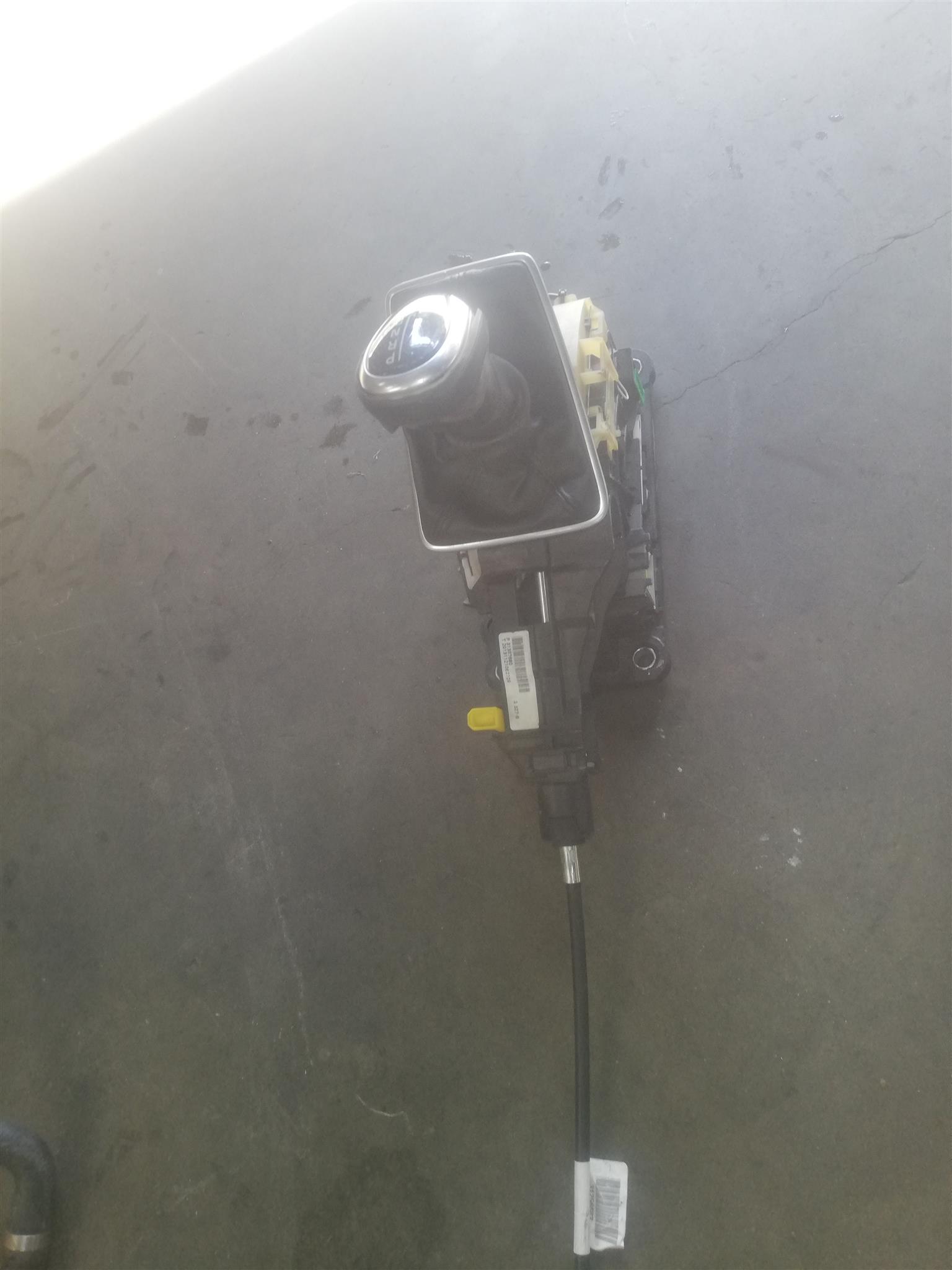 VOLVO V4O 2014 GEAR FOR SALE (DELIVERY COUNTRY WIDE) - Private Seller