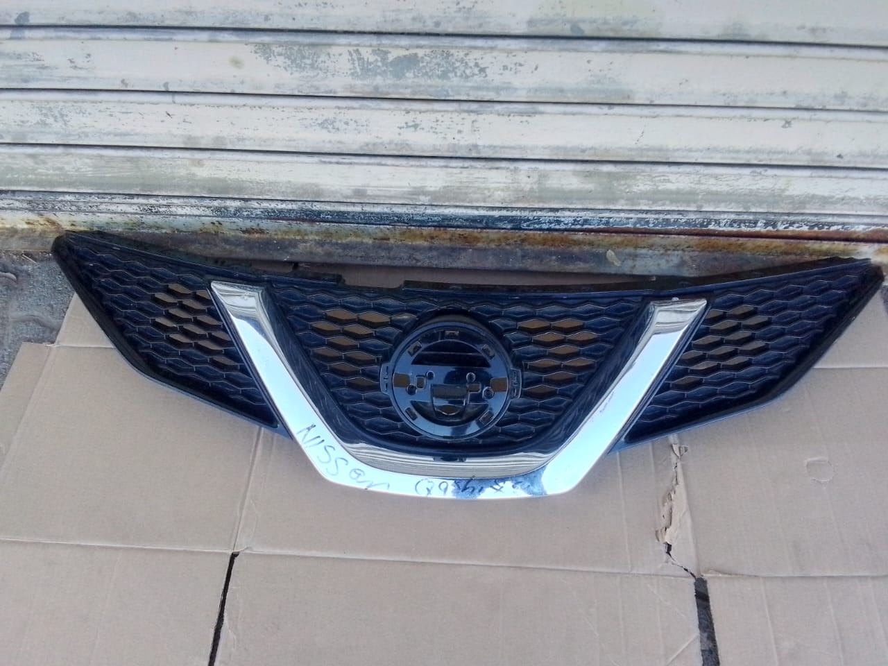 (2010-2015) NISSAN QAISHQAI FRONT GRILL FOR SALE - Private Seller (2010-2015) NISSAN QAISHQAI FRONT GRILL FOR SALE - Private Seller