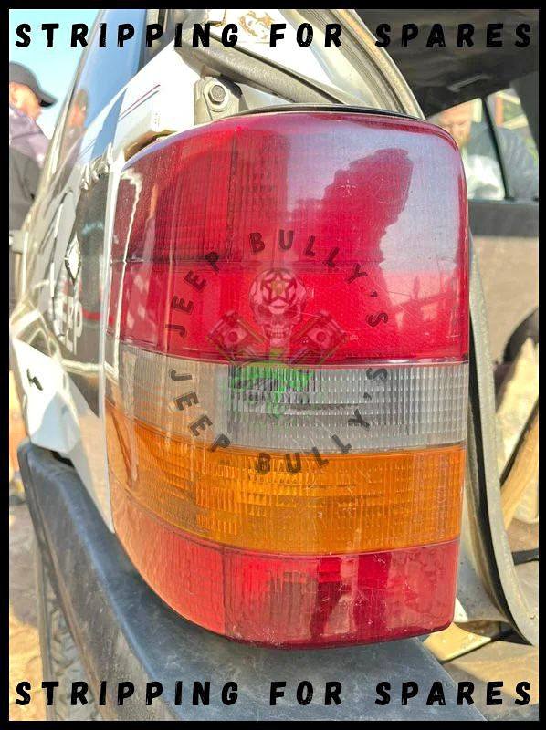 Jeep Grand Cherokee 4.0 ZJ Auto Petrol 1997: Right Side Taillight - Private Seller Jeep Grand Cherokee 4.0 ZJ Auto Petrol 1997: Right Side Taillight - Private Seller