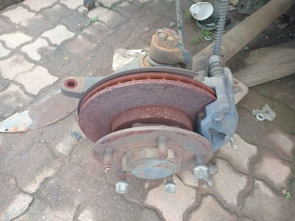 2017 Mahindra bolero maxi truck complete hub n stub with disc and caliper for sale @ circle 7 - Private Seller 2017 Mahindra bolero maxi truck complete hub n stub with disc and caliper for sale @ circle 7 - Private Seller