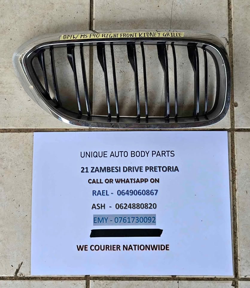 BMW M5 F90 Front Grill Right